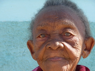 Kuba Einwohnerin in Santa Clara - sie ist 100-jährig 