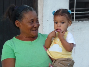 Kuba Einwohner Alt und Jung in Santa Clara
