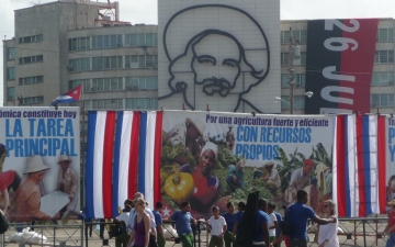 1. Maifeier in Havanna - Monument von Camillo Cienfuegos