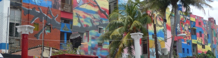 Kuba Reisen kunstvoll verzierte Häuser in Havanna Kuba Stadtteil Cayo Hueso in Havanna