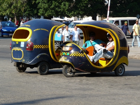 kuba rundreise und baden Kuba mit dem Coco-Taxi in Havanna