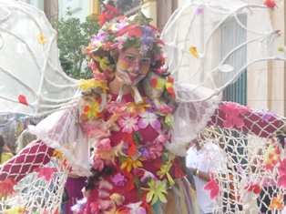 Lustiger Clown verkleided in Havanna Kuba Havanna Havanna im Festival,Kuba Kultur,Kuba Revolution