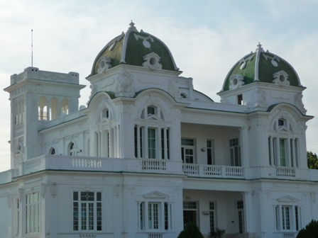 Cienfuegos besitzt einige herrliche Gebäude aus der franz. Kolonialzeit Kuba Reisen die sehr schöne Kolonialstadt Cienfuegos